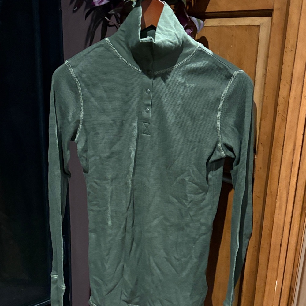 Columbia Olive Green Waffle Turtleneck Long Sleeve Shirt